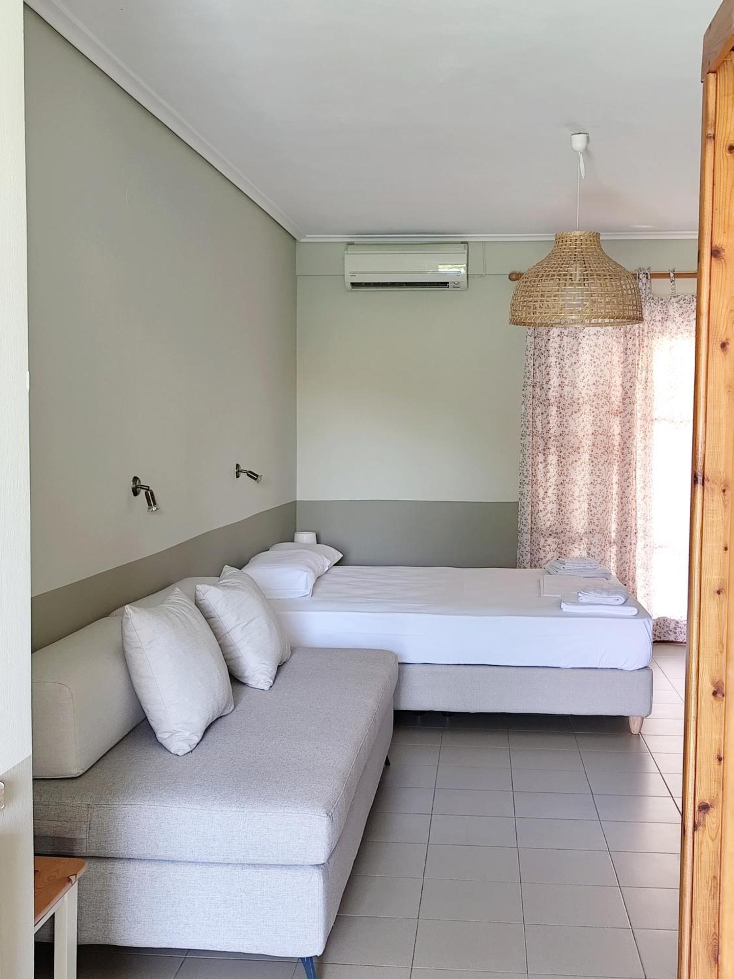 Kritamos Apartments Kardhamili Esterno foto